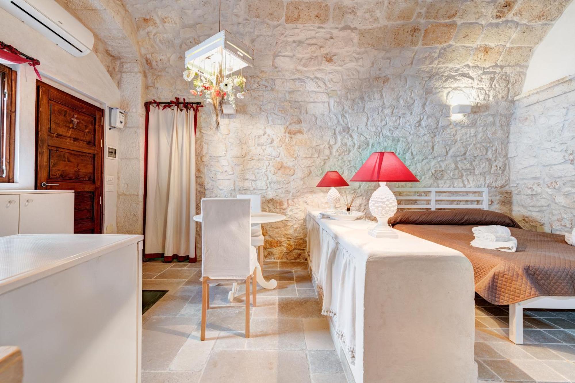 Le Bianche Suites Остуни Екстериор снимка