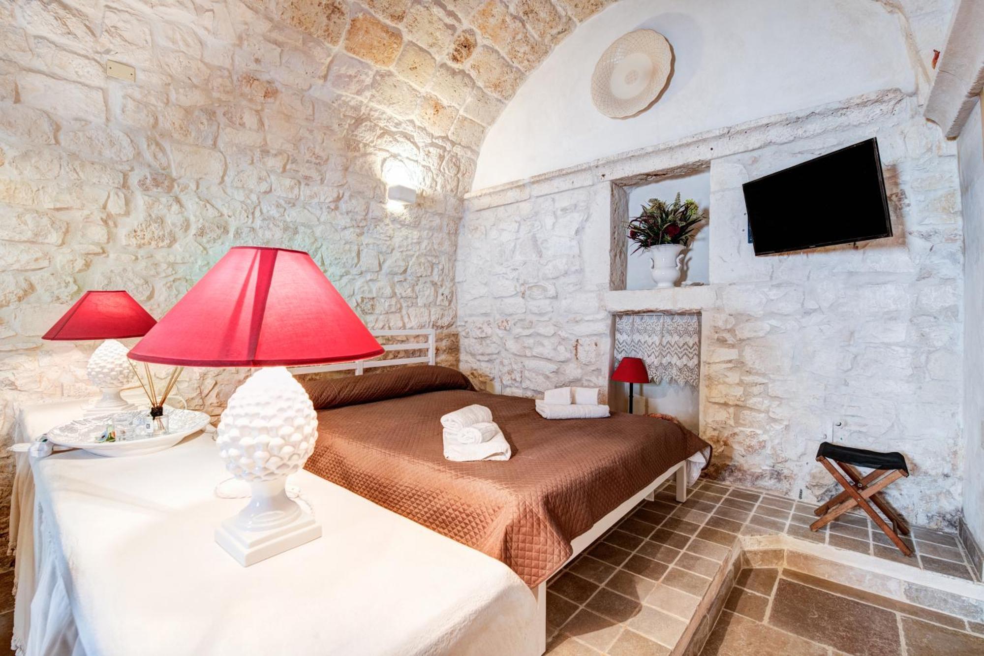 Le Bianche Suites Остуни Екстериор снимка